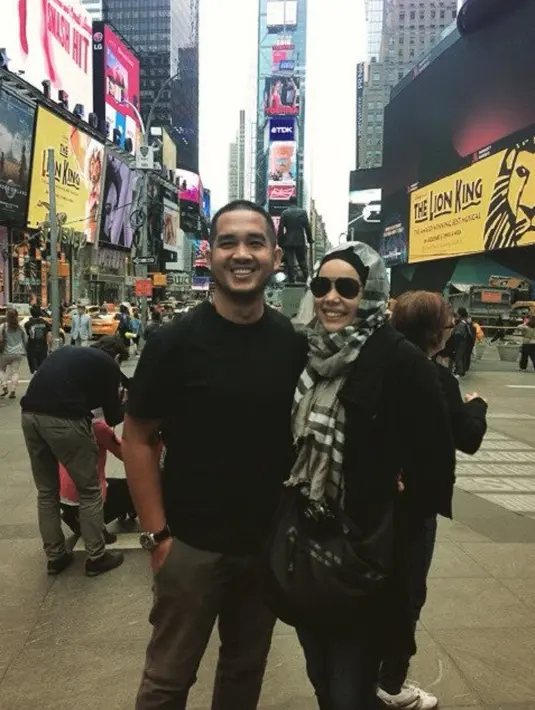 Terkadang Dewi Sandra dan Agus Rahman menghabiskan waktu dengan berlibur bersama. (Foto: instagram.com/agoozerahman)