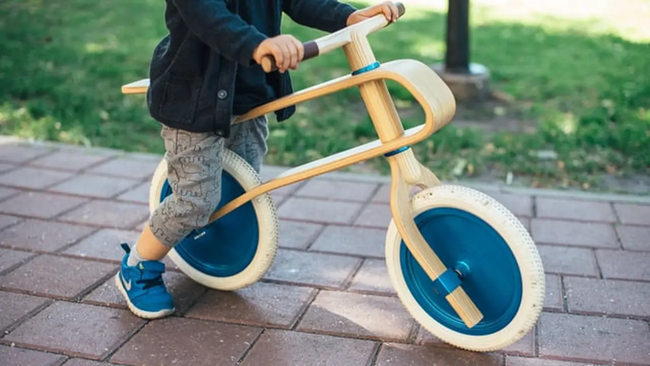 Ilustrasi sepeda anak tanpa pedal
