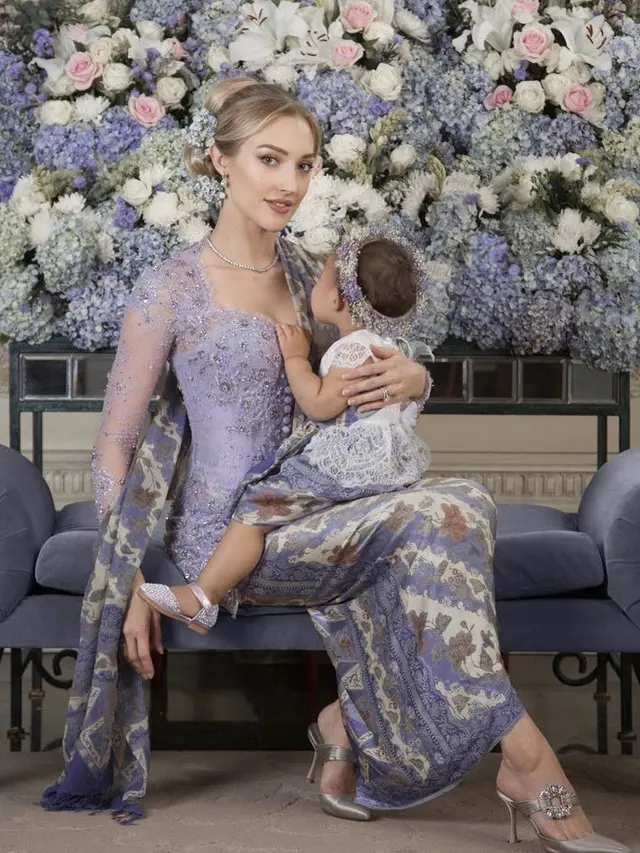 Potret Varsha Adhikumoro Menantu Bambang Trihatmodjo, Memesona Bak Barbie Kenakan Kebaya/@varshaadhikumoro