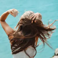 ilustrasi penyebab rambut rontok/Helena Ije/pexels