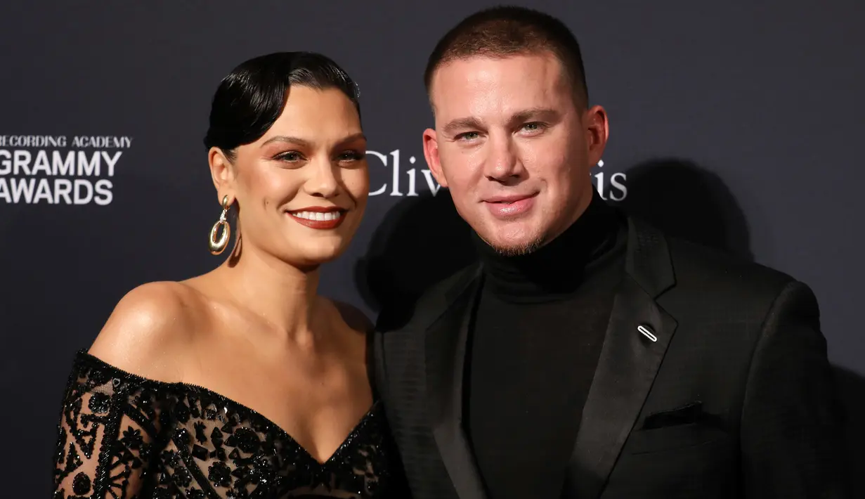 Penyanyi Jessie J dan aktor Channing Tatum menghadiri Pre-Grammy Gala dan acara penghormatan untuk ikon industri musik di Beverly Hills, California, Minggu (25/1/2020). Dua bulan setelah putus, kini Jessie J dan Channing Tatum kembali memamerkan kemesraan di red carpet. (Mark Von Holden/Invision/AP)