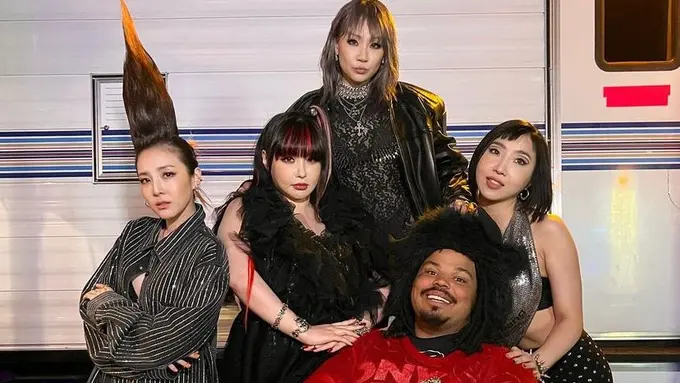 Gaya Sandara Park Reuni 2NE1 di Panggung Coachella Disorot, Tampilkan Kembali Rambut ‘Sapu Ijuk’ Ikoniknya