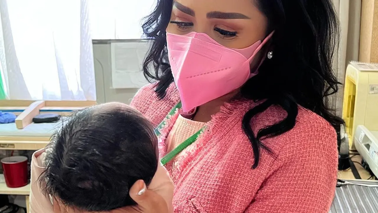 Resmi Jadi Nenek, Ini 7 Pesona Krisdayanti yang Tetap Awet Muda