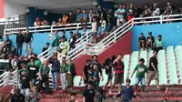 Bonek Antusias Menonton Latihan Perdana Persebaya