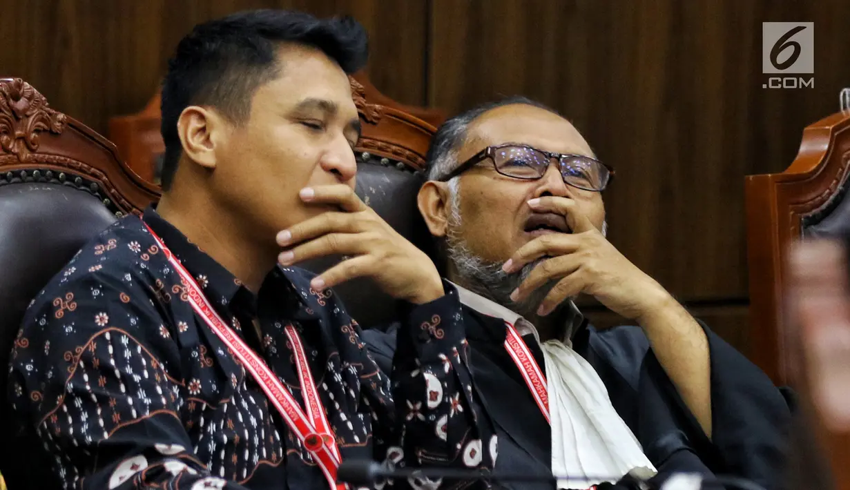 Ketua Tim Hukum Prabowo-Sandiaga, Bambang Widjojanto saat mengikuti sidang ke-5 sengketa Pilpres 2019 di Gedung MK, Jakarta, Jumat (21/6/2019). Sidang beragendakan mendengar keterangan saksi dan ahli dari pihak terkait yakni paslon nomor urut 01 Jokowi-Ma'ruf Amin. (Liputan6.com/Johan Tallo)