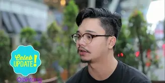 Derby Romero memiliki tato pertama pada usianya yang ke-21 tahun. Tato pertama itu, menuliskan nama Ayahnya. 