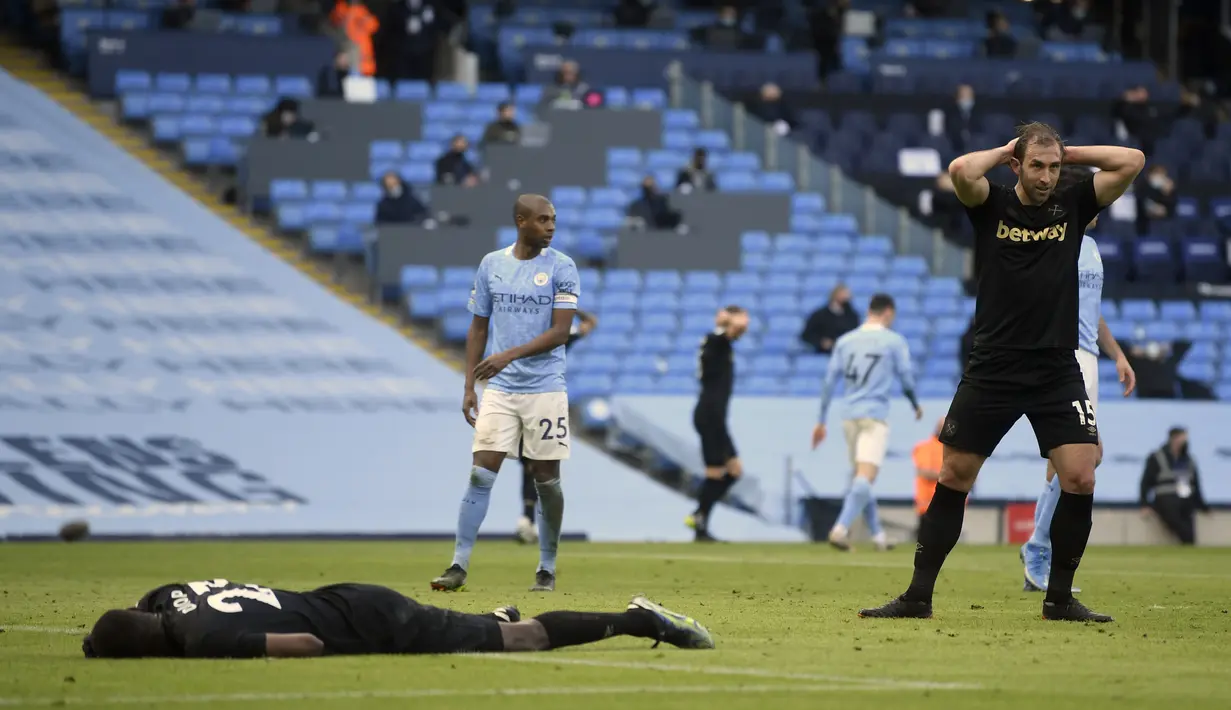 Ekspresi pemain West Ham usai dibungkam Manchester City. West Ham kini harus nyaman di posisi empat klasemen sementara Premier League dengan nilai 45. (Foto: AP/Pool/Gareth Copley)