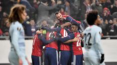 Pemain Vidi FC merayakan gol ke gawang Chelsea pada laga Liga Europa di Stadion Groupama, Hungaria, Kamis (13/12). Kedua tim bermain imbang 2-2. (AP/Tibor Illyes)