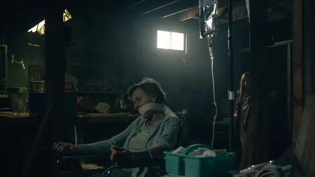 June B. Wilde sebagai Helen dalam film Blood. (Foto: Dok. Vertical Entertainment/ IMDb)