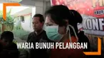 Akibat bayarannya kurang, seorang waria tega membunuh teman kencan. Pelaku menikam korban di dalam kamar hotel selesai berhubungan badan.