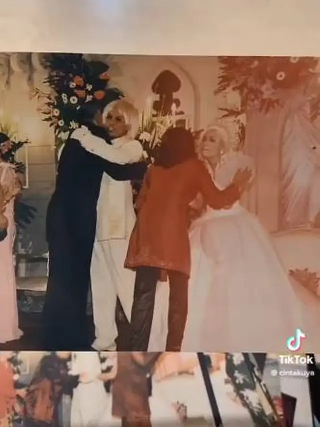 6 Potret Lawas Pernikahan Uya Kuya, Tampil Keren Pakai Wig