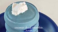 Coconut Cloud Smoothie yang viral di TikTok. (dok. tangkapan layar TikTok @_yu.jung/https://www.tiktok.com/@_yu.jung/video/7077377398630665518)