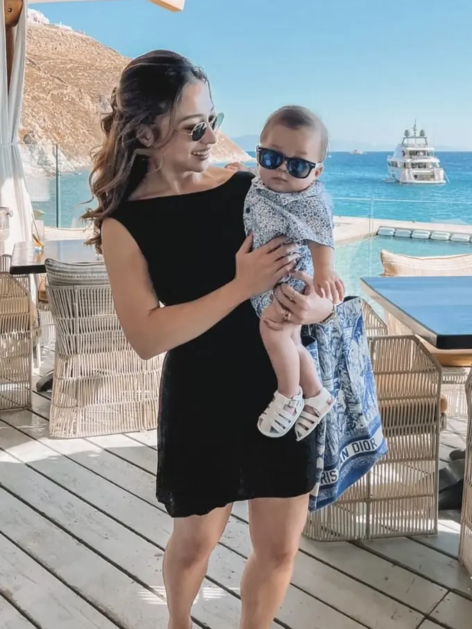 Gaya Nikita Willy Liburan di Yunani Setelah Punya Anak, @nikitawillyofficial94