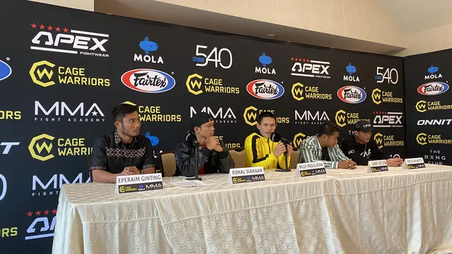 Rheza Arianto (paling kanan), mantan santri yang akan tampil di Road to UFC Seasson 2