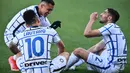 Alexis Sanchez menyumbang assist melalui umpan silang yang membantu Lautaro Martinez mencetak gol pada menit ke-85. Inter pun kembali unggul 2-1. (Foto: AFP/Marco Bertorello)