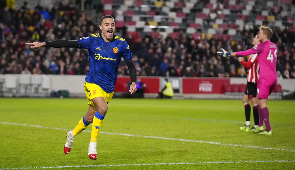 Pemain Manchester United Mason Greenwood melakukan selebrasi usai mencetak gol ke gawang Brentford pada pertandingan sepak bola Liga Inggris di Brentford Community Stadium, London, 19 Januari 2022. Manchester United menang 3-1. (AP Photo/Matt Dunham)