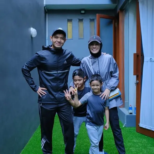 [Fimela] Alyssa Soebandono dan Dude Harlino