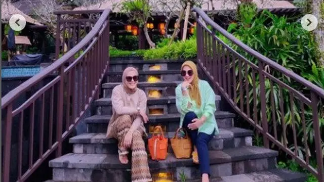 Syahrini istri Reino Barack bertemu ibunda dan Aisyahrani sang adik di Bali (Foto: instagram princessyahrini)