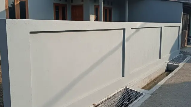 Model Pagar Tembok Rendah Anti Ular Sawah di Rumah Pedesaan