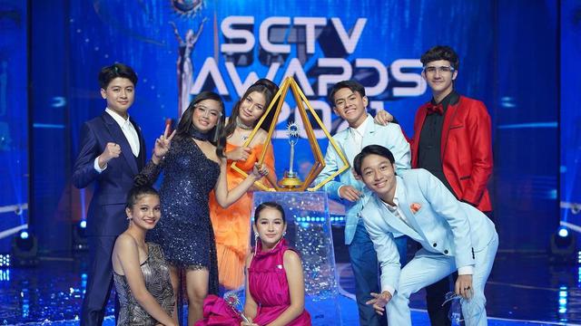 Bintang Dari Jendela SMP di SCTV Awards 2021 (Foto: Instagram/@rey_bong26)
