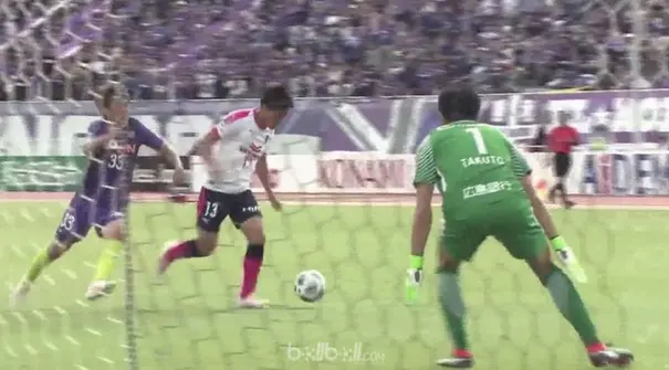 Pemain pengganti Toshiyuki Takagi membuat dua gol untuk membawa timnya Cerezo Osaka menang atas tuan rumah Sanfrecce Hiroshima dan...