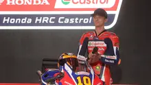 Pembalap Honda HRC Castrol, Luca Marini, saat peluncuran tim secara resmi di pabrik PT Astra Honda Motor (AHM), Cikarang, Jawa Barat, Sabtu (1/2/2025). (Bola.com/Muhammad Iqbal Ichsan)