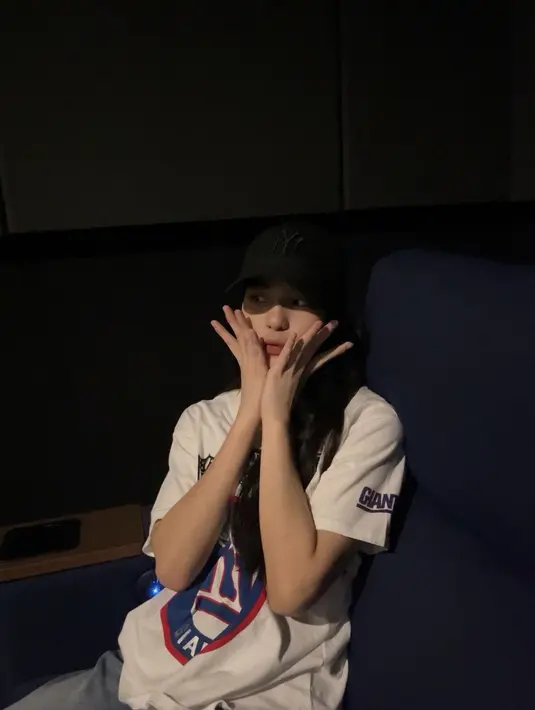 Ya, JKT48 memang kerap mendebutkan member-member muda, salah satunya Jazzlyn Trisha yang sebenarnya mengikuti audisi JKT48 bersama sang kakak. [Foto: Instagram/jkt48.trisha]