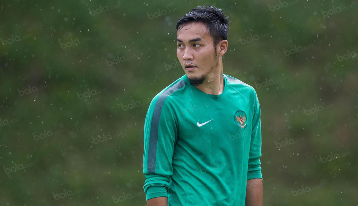 Bek Timnas Indonesia, Gunawan Dwi Cahyo, latihan di Lapangan SPH Sentul, Jawa Barat, Kamis (1/12/2016).   Selain Manahati dan Hansamu, pelatih Timnas Indonesia bisa menjadikan bek Persija ini sebagai solusi. (Bola.com/Vitalis Yogi Trisna) 