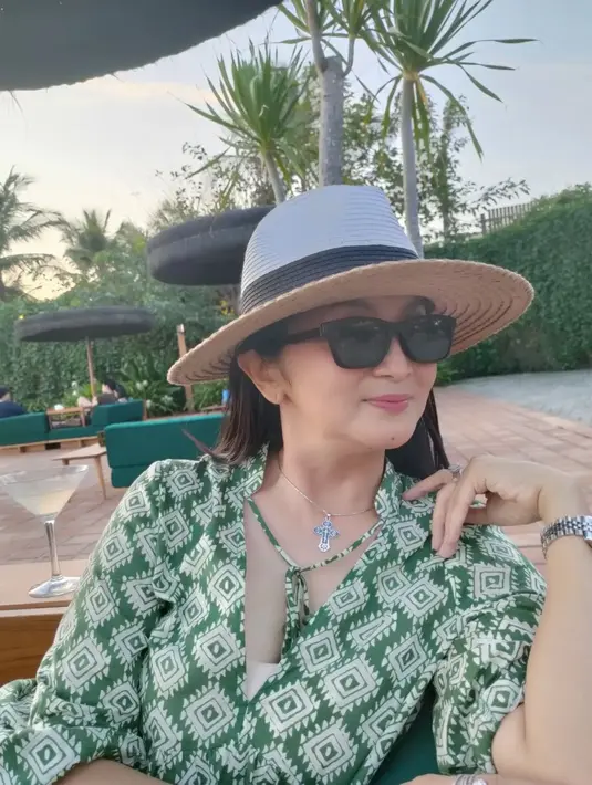 Sekitar tujuh bulan lagi, Anna Maria genap 60 tahun. Tapi penampilannya kerap membuat iri netizen. [Instagram/annamarten8]