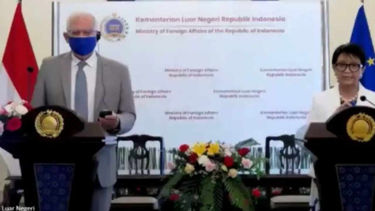 Menteri Luar Negeri RI Retno Marsudi dan HRVP UE Josep Borell dalam press conference yang diselenggarakan oleh Kementerian Luar Negeri RI pada Rabu (2/6/2021). (Photo credit: Kemlu RI Via Zoom)