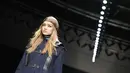 Pada acara Italy Fashions Week, Gigi terlihat sangat agresif ketika ia melenggang di catwalk. (AFP/Bintag.com)