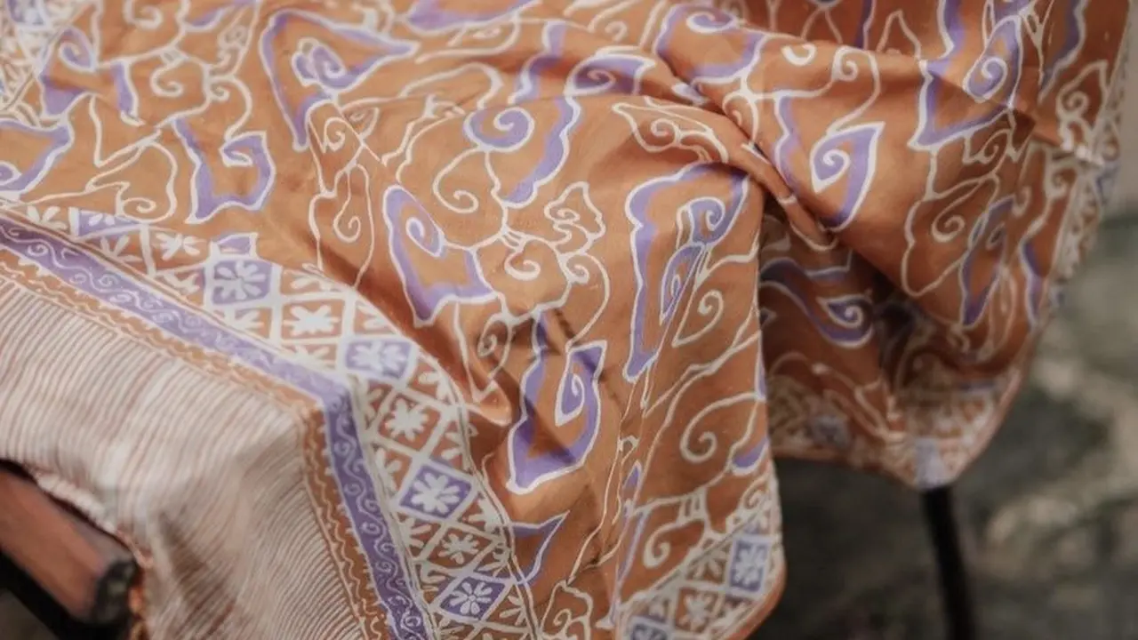 Ide Outfit Saat Memakai Kain Kulot Batik Agar Tidak Monoton