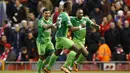 Para pemain Sunderland merayakan gol yang dicetak Jermain Defoe ke gawang Liverpool. Gol penyeimbang Sunderland dicetak pada menit ke-82 dan 89. (Reuters/Carl Recine)