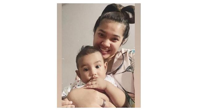 7 Potret Kebersamaan Raya Kitty dan Anak, Kompak Banget