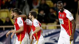 Lacina Traore. Striker Pantai Gading berusia 33 tahun ini memiliki tinggi 203 cm. Pemain yang sempat memperkuat Everton dan AS Monaco saat ini baru saja begabung dengan klub Divisi 2 Liga Portugal, Varzim sejak Februari 2022. (AFP/Valery Hache)