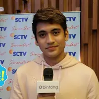 Kekasih Giorgino Abraham, Angela Gilsha tidak pernah cemburu saat melihat Gino beradegan mesra dengan Irish Bella. Jika Angela marah-marah karena cemburu, maka Gino akan memutuskan cinta mereka. 