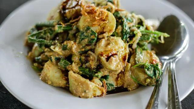 Nikmati Lezatnya Loloh Cemcem dan Tipat Cantok di Desa Wisata Penglipuran