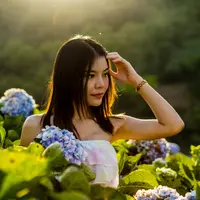 Ilustrasi perempuan di taman bunga/copyrightshutterstock/Gift6