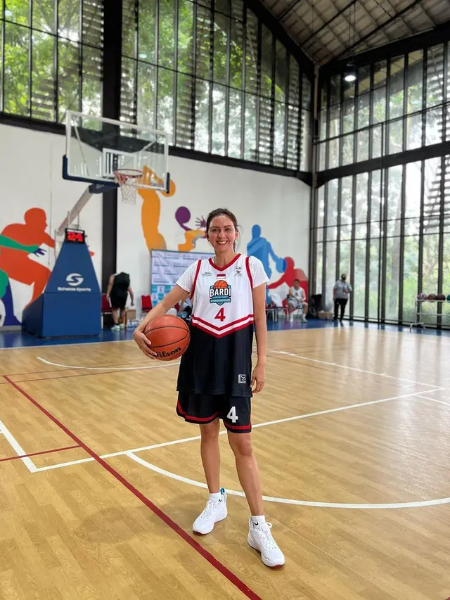 6 Potret Donna Agnesia Main Basket Lagi Usai 20 Tahun, Sebut Bak Udang Rebus