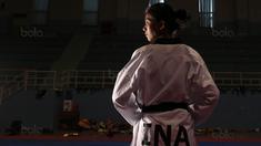 Mariska Halinda adalah atlet Taekwondo Indonesia yang menjadi andalan untuk meraih medali emasi pada SEA Games 2017. (Bola.com/Nicklas Hanoatubun)
