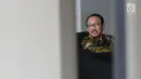 Mantan Kepala BPPN, I Putu Gede Ary Suta menunggu di lobi usai menjalani pemeriksaan penyidik KPK, Jakarta, Rabu (29/8). Ary Suta diperiksa untuk penyelidikan terkait dugaan korupsi penerbitan SKL BLBI. (Merdeka.com/Dwi Narwoko)