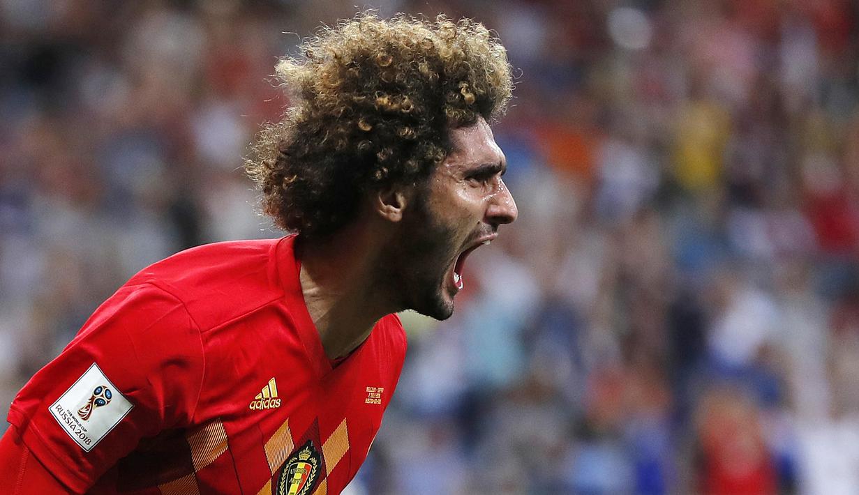 Gelandang Belgia, Marouane Fellaini, merayakan gol yang dicetaknya ke gawang Jepang pada babak 16 besar Piala Dunia di Rostov Arena, Rostov-on-Don, Senin (2/6/2018). Belgia menang 3-2 atas Jepang. (AP/Natacha Pisarenko)