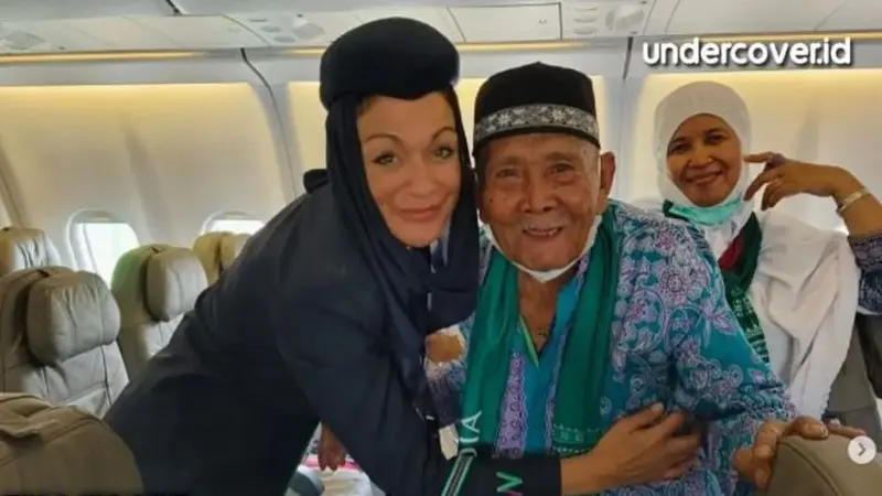 Viral Jemaah Haji Lansia Minta Turun Pesawat, Teringat Belum Kasih Makan Ayam