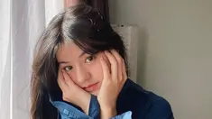Saat ini Vonzy berhasil membuat banyak kaum adam terpesona. Kecantikan Vonzy ini kian bertambah saat ia memegang pipinya. Pose pegang pipi sering dilakukan Vonzy yang membuat netizen merasa gemas melihat penampilan Vonzy yang seperti itu. (Liputan6.com/IG/@vonnyfelicia)