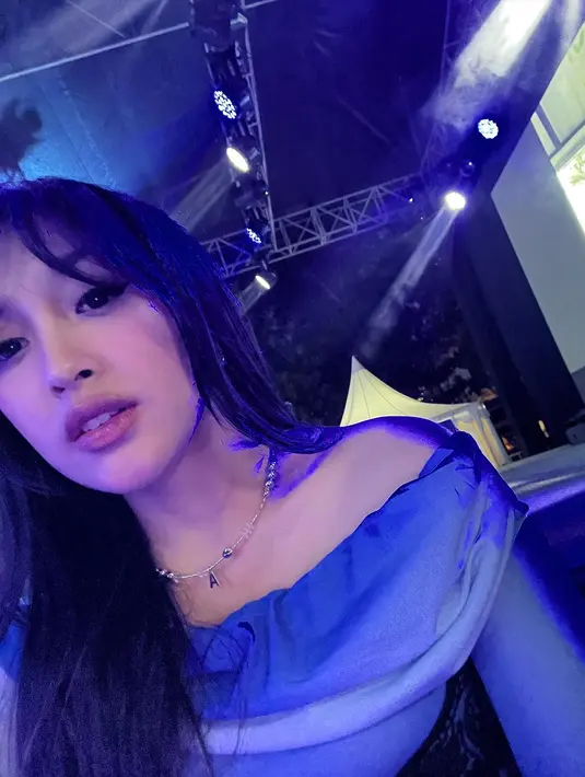 Afifah Yusuf mewarisi wajah cantik ibunya saat muda. Jika penasaran, coba cari Hetty Koes Endang sewaktu muda. [Instagram.com/afifahyusuf]