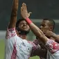 Para pemain Persipura berdoa usai Addison Oliveira mencetak gol ke gawang Persija Jakarta pada lanjutan Liga 1 2017 di Stadion Patriot, Bekasi, Sabtu (08/7/2017). (Bola.com/Nicklas Hanoatubun)