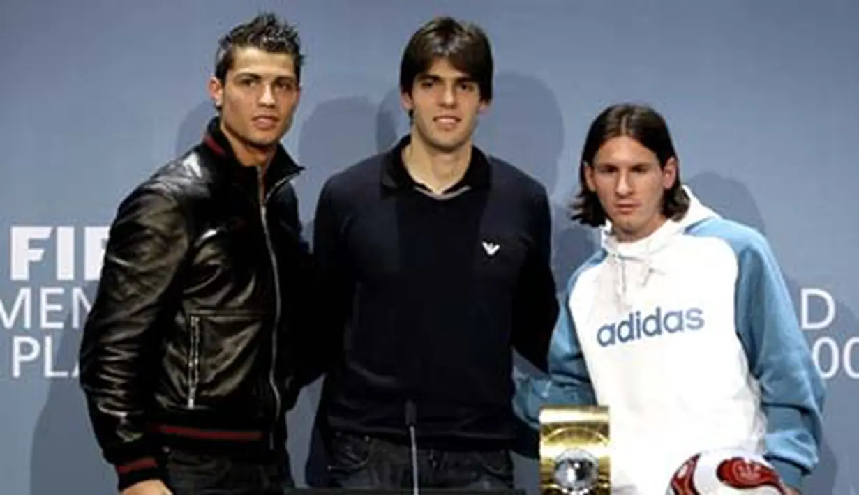 Portugal&#039;s Cristiano Ronaldo, Brazil&#039;s Kaka and Argentina&#039;s Lionel Messi pose during a press conference prior to the FIFA World Player Gala 2007 award ceremony 17 December 2007 in Zurich. AFP PHOTO / FABRICE COFFRINI