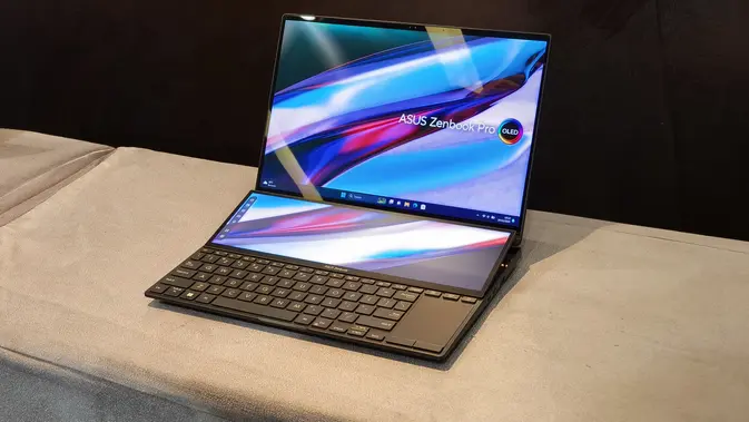 <p>Laptop Baru Asus Zenbook Pro Duo OLED 14. (Liputan6.com/Labib Fairuz)</p>