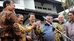 Wakapolri Badrodin Haiti menggelar konferensi pers usai didatangi Komisi III DPR RI, Jakarta, Rabu (15/4/2015). (Liputan6.com/Helmi Afandi)