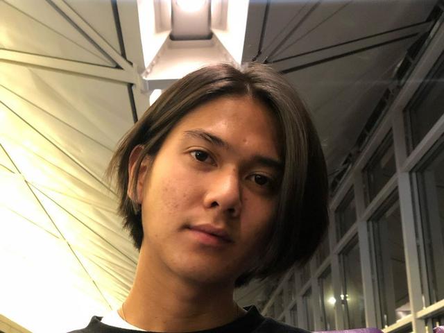 Disorot Karena Rambut Gondrong Berikut 7 Transformasi Gaya Rambut Iqbaal Ramadhan News Entertainment Fimela Com
